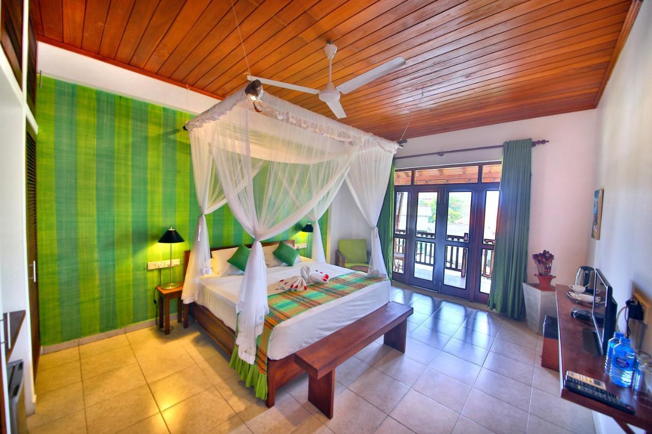 Rockside Beach Resort Bentota Exterior photo