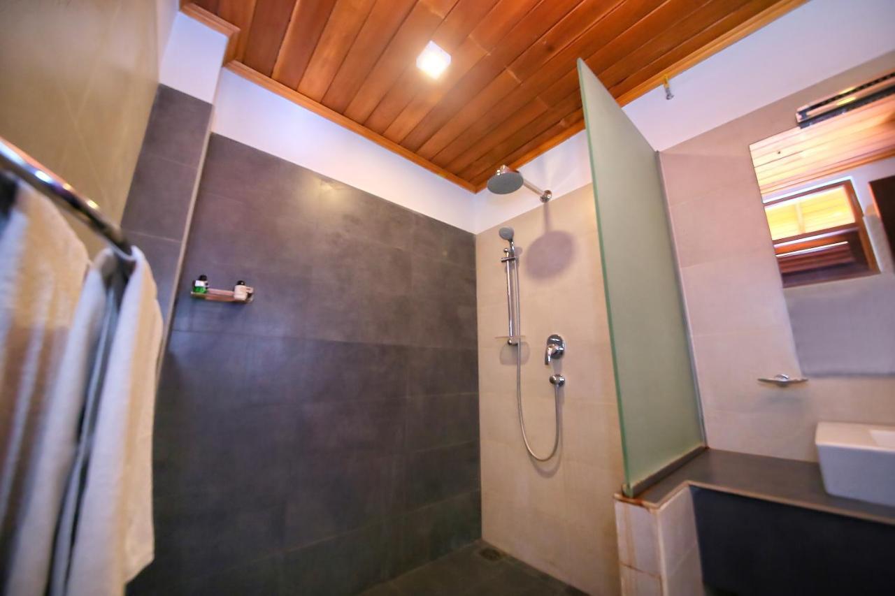 Rockside Beach Resort Bentota Exterior photo