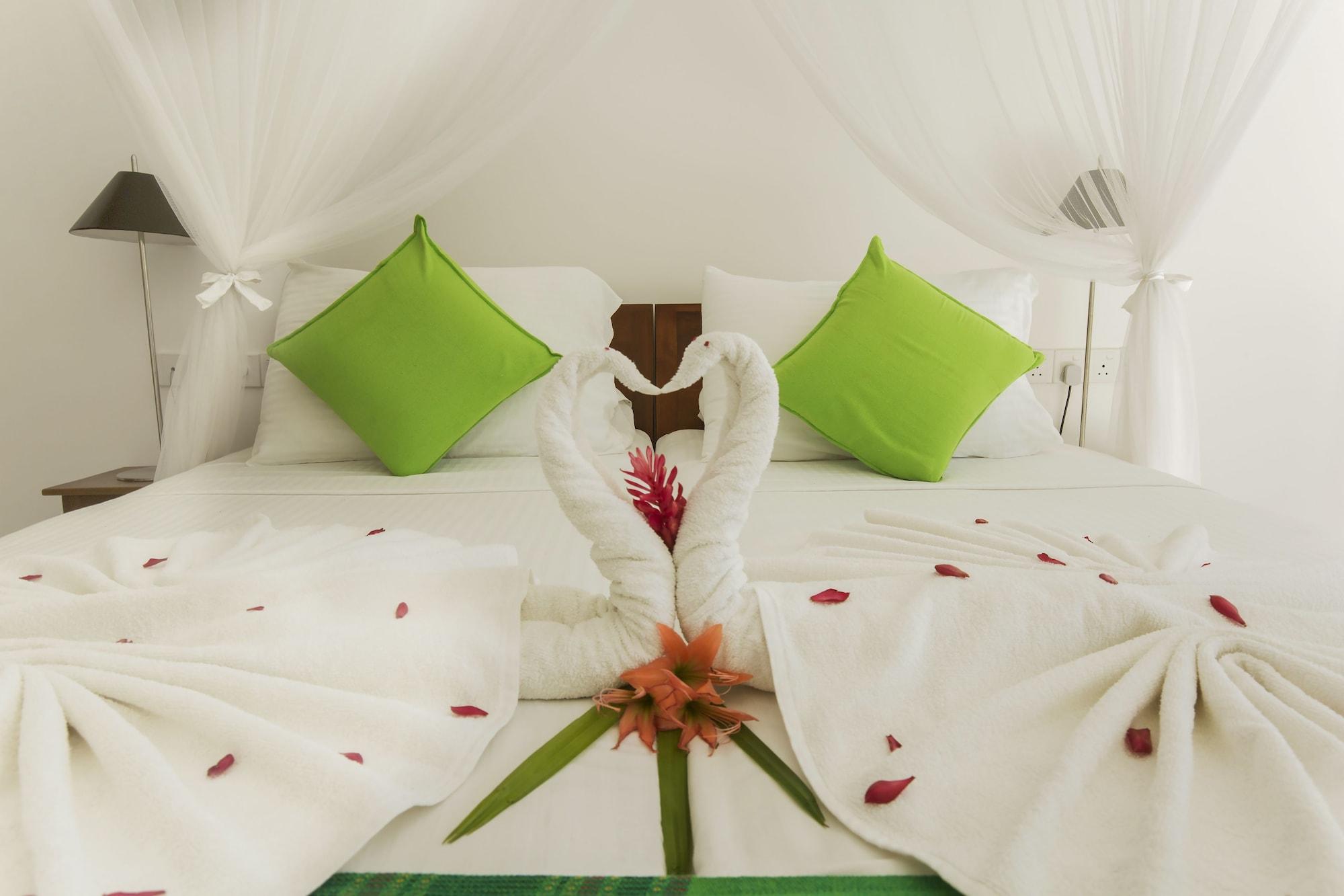Rockside Beach Resort Bentota Exterior photo