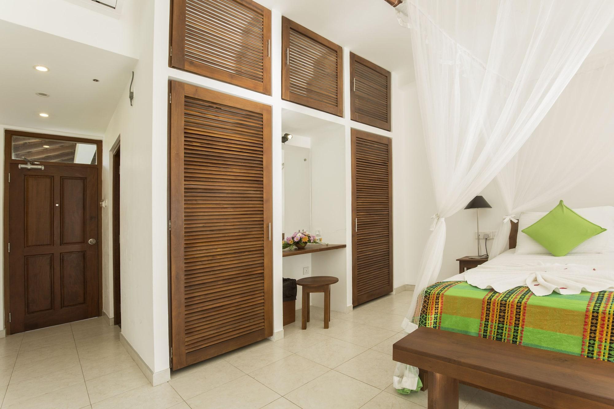 Rockside Beach Resort Bentota Exterior photo