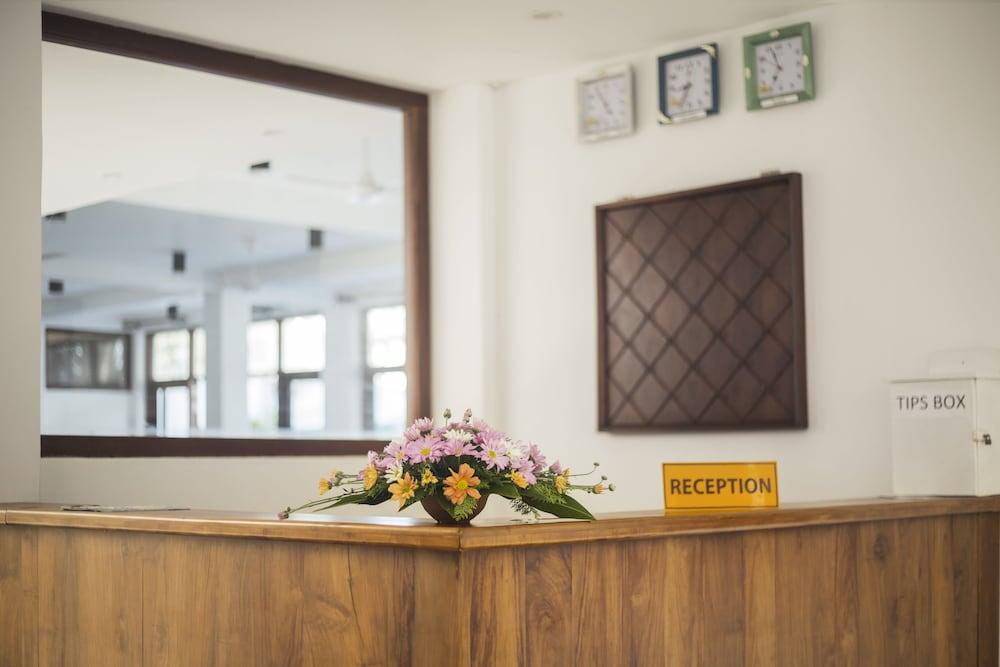 Rockside Beach Resort Bentota Exterior photo